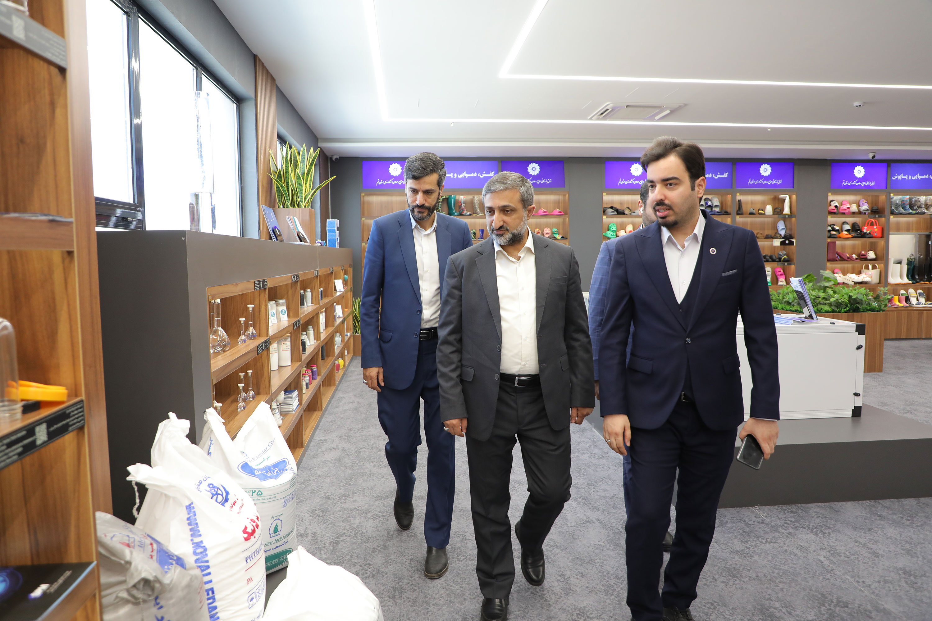 معرفی توانمندیهای صنعتی در نمایشگاه تولیدات قم، مسیر سرمایهگذاری را تسهیل میکند معرفی توانمندیهای صنعتی در نمایشگاه تولیدات قم، مسیر سرمایهگذاری را تسهیل میکند